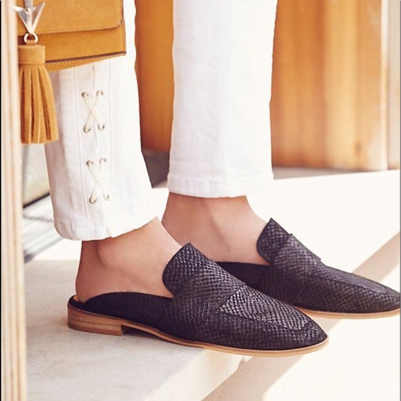 Free People Shoes - FREE PEOPLE 🔴 At ease mule in black